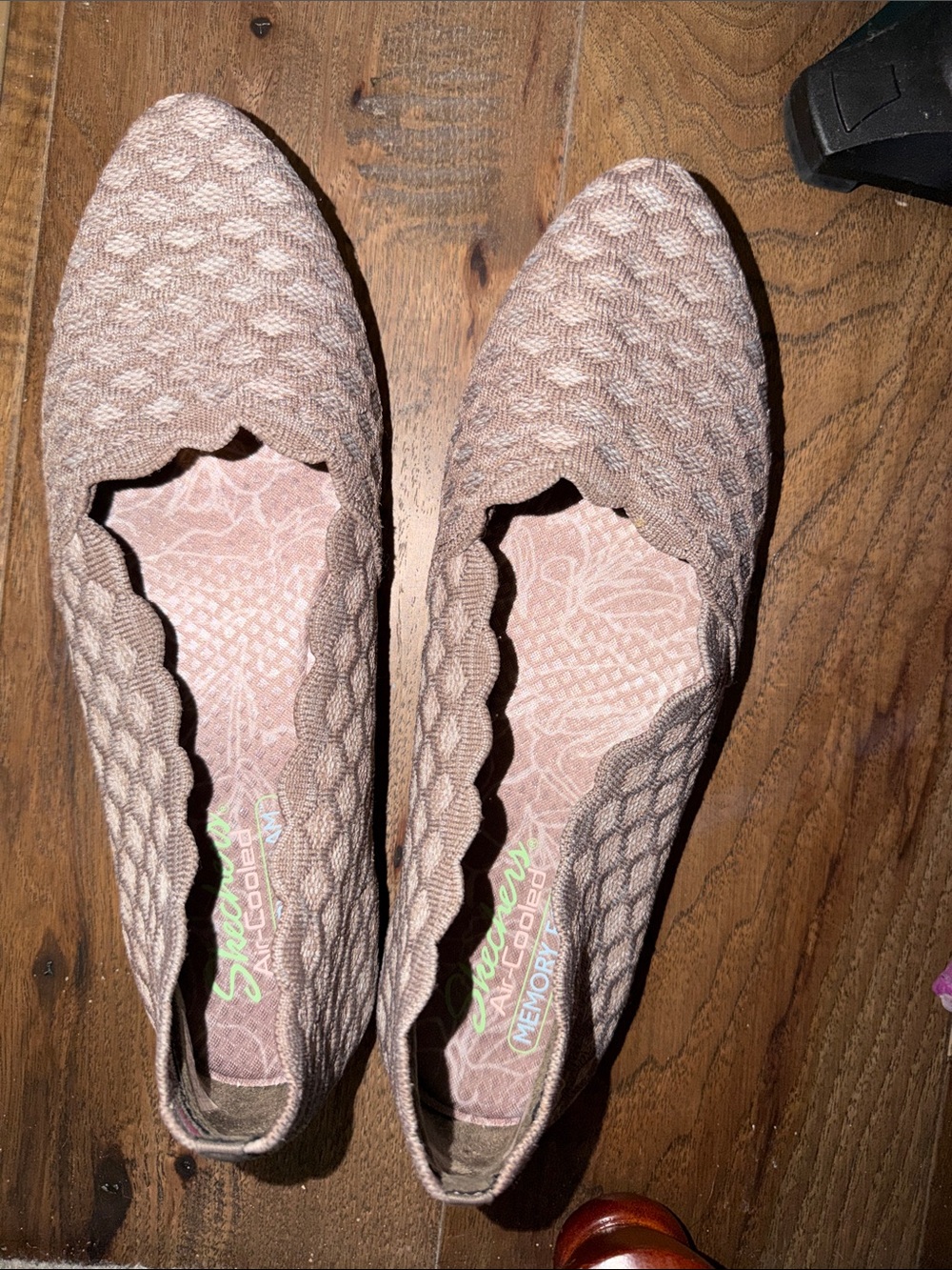 Skechers Cleo honeycomb Knit Scalloped Slip-On Flats in taupe size10